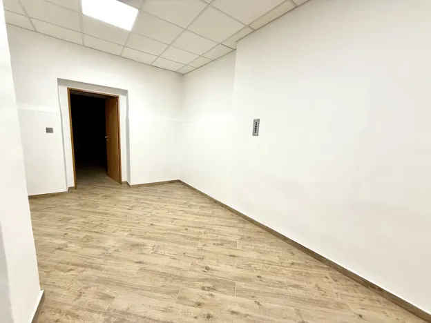 Pronájem skladu, Praha - Malá Strana, Malostranské náměstí, 210 m2