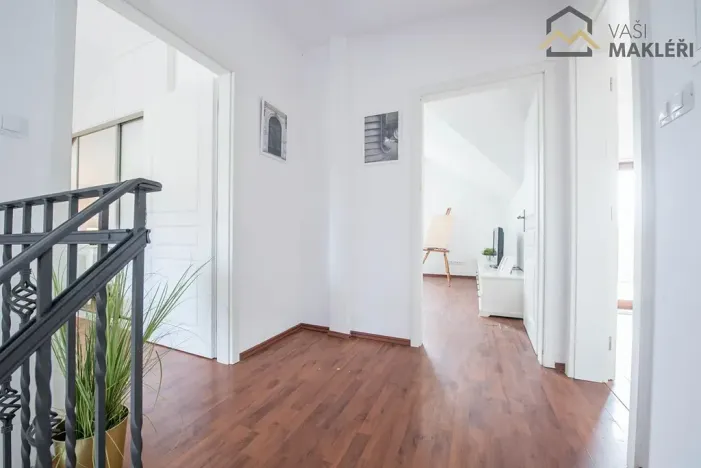 Pronájem rodinného domu, Mochov, Na Zátiší, 183 m2