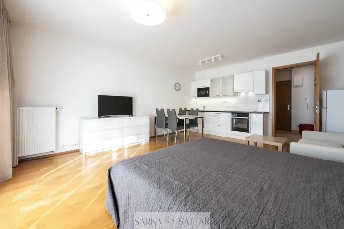 Pronájem bytu 1+kk, Praha - Holešovice, Komunardů, 36 m2