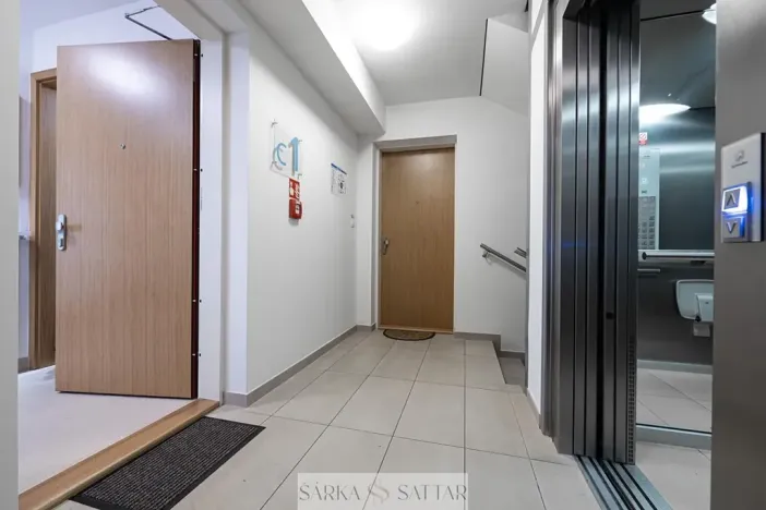 Pronájem bytu 1+kk, Praha - Holešovice, Komunardů, 36 m2