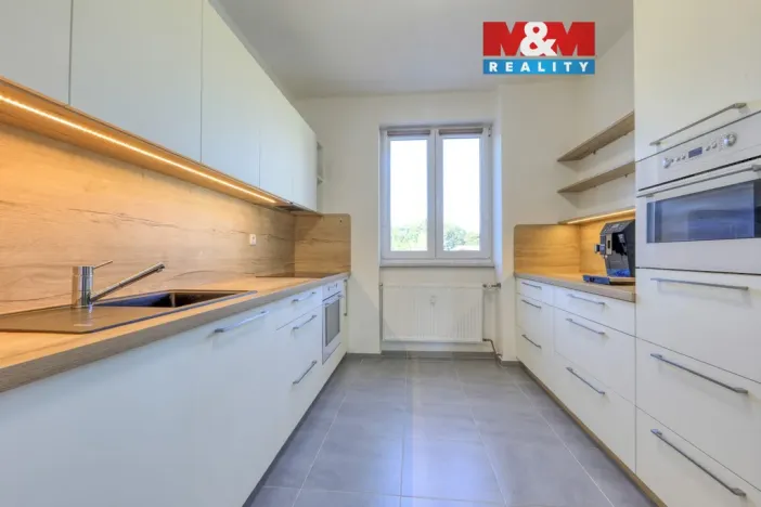 Prodej bytu 3+1, Hostouň - Holubeč, 86 m2