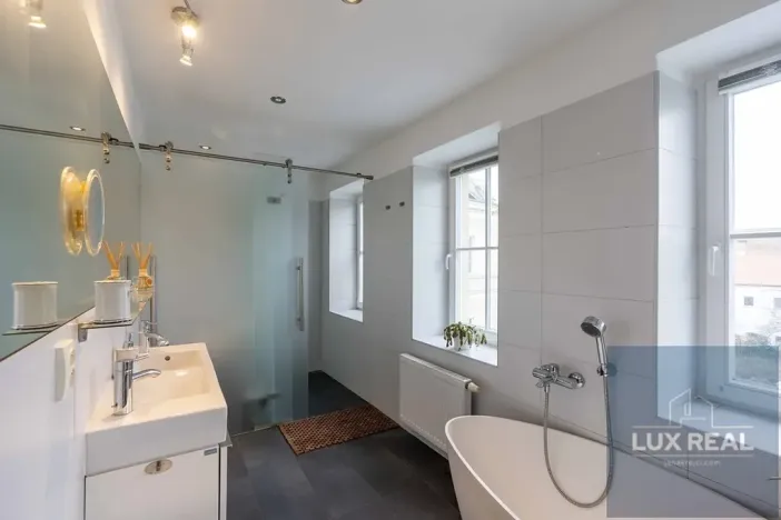 Prodej atypického bytu, Mikulov, Komenského, 164 m2