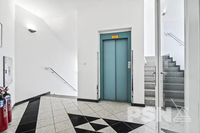 Pronájem kanceláře, Praha - Vysočany, Sokolovská, 64 m2