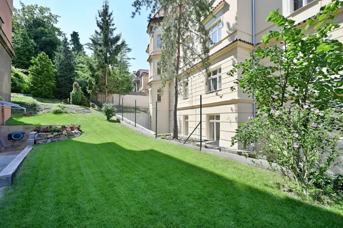 Pronájem bytu 1+kk, Praha - Smíchov, Na Březince, 30 m2