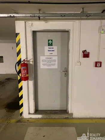 Pronájem garážového stání, Praha - Stodůlky, Petržílkova, 15 m2