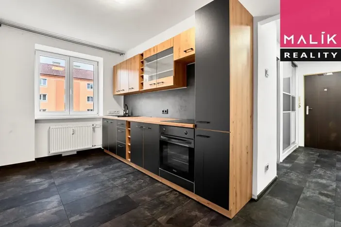 Prodej bytu 2+1, Ostrov, Hlavní třída, 64 m2