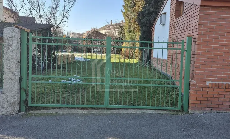 Pronájem garážového stání, Praha - Žižkov, Pod vrcholem, 30 m2