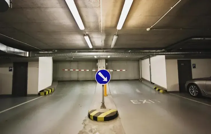 Pronájem garážového stání, Praha - Karlín, Rohanské nábřeží, 13 m2