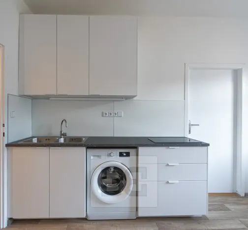 Pronájem bytu 2+kk, Praha - Vršovice, Novorossijská, 38 m2