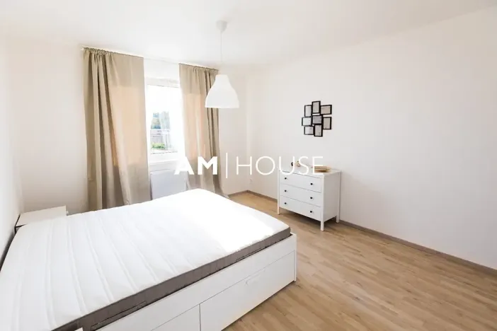 Pronájem bytu 2+kk, Praha - Vysočany, Strnadových, 62 m2