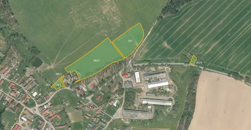 Prodej pole, Mlýny, 27546 m2