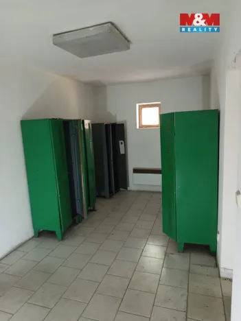 Pronájem skladu, Doksy, Valdštejnská, 1730 m2