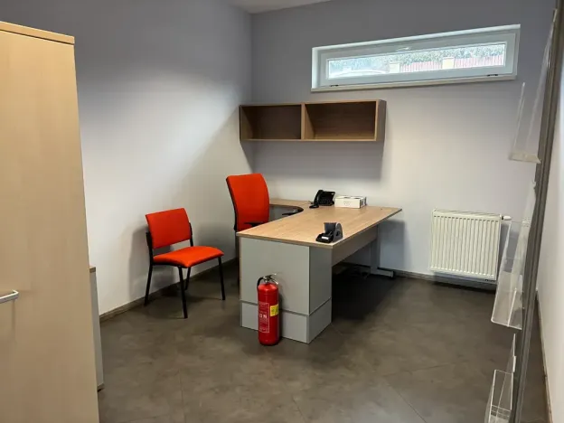 Pronájem kanceláře, Jesenice, 105 m2