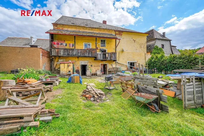 Prodej rodinného domu, Úterý, 677 m2