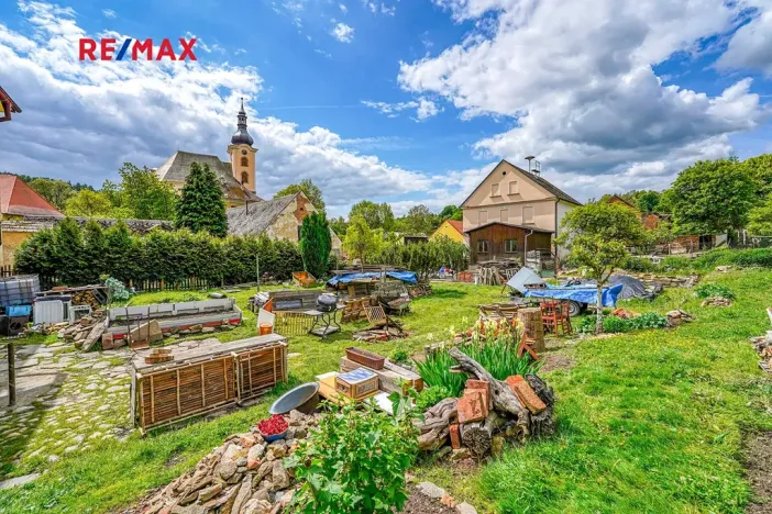 Prodej rodinného domu, Úterý, 677 m2