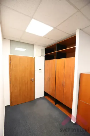 Pronájem kanceláře, Praha - Libeň, Voctářova, 117 m2