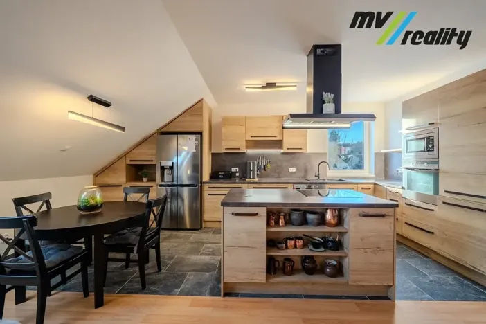 Prodej bytu 4+kk, Milovice, Kaštanová, 131 m2