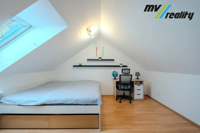 Prodej bytu 4+kk, Milovice, Kaštanová, 131 m2