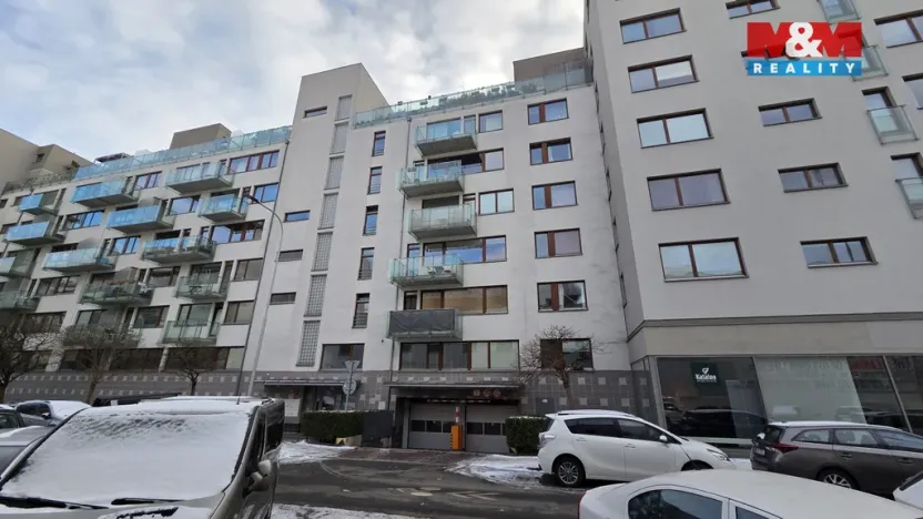 Pronájem garážového stání, Praha - Holešovice, Poupětova, 12 m2