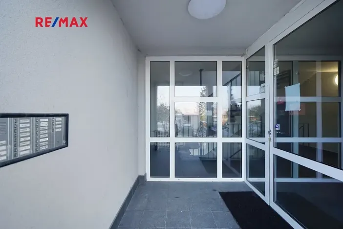 Pronájem bytu 1+kk, Praha - Černý Most, Doležalova, 33 m2