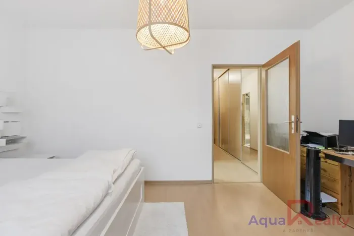 Prodej bytu 2+kk, Karlovy Vary, nám. V. Řezáče, 68 m2