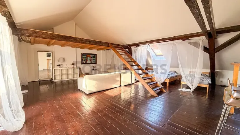 Pronájem půdního prostoru, Praha - Smíchov, Staropramenná, 100 m2