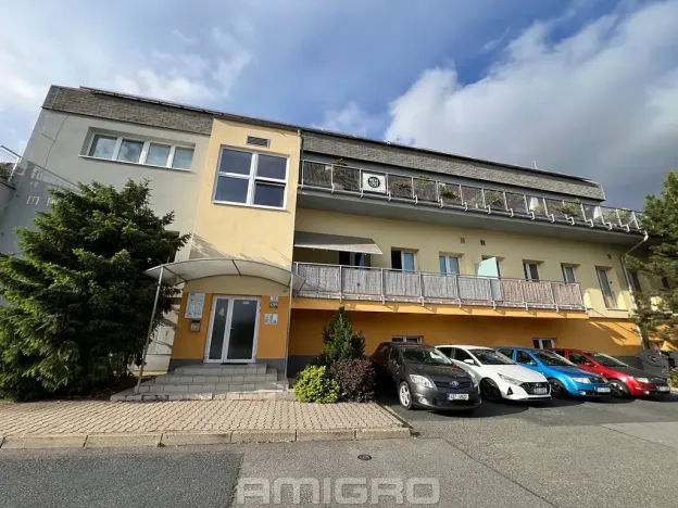 Pronájem garážového stání, Brno, Věstonická, 20 m2