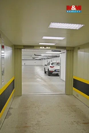 Pronájem garážového stání, Hradec Králové - Pražské Předměstí, 13 m2