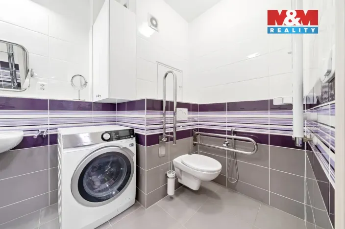 Prodej bytu 2+kk, Pardubice - Polabiny, Bělehradská, 77 m2