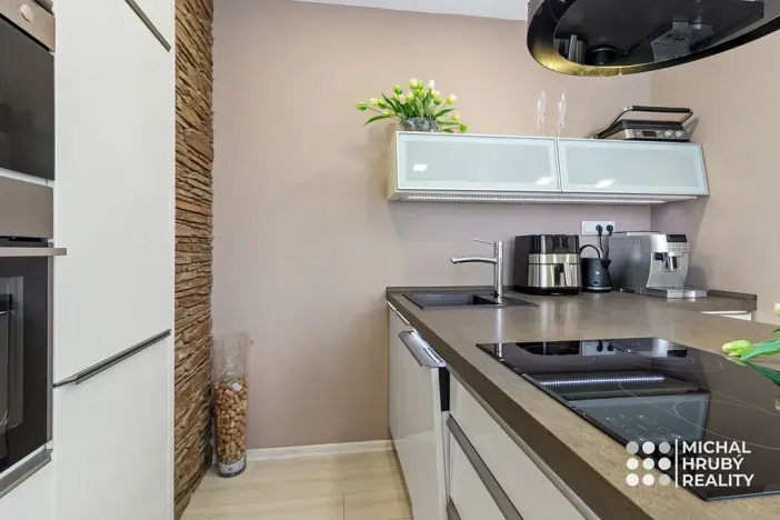 Prodej bytu 2+kk, Ostrava, Vrázova, 79 m2