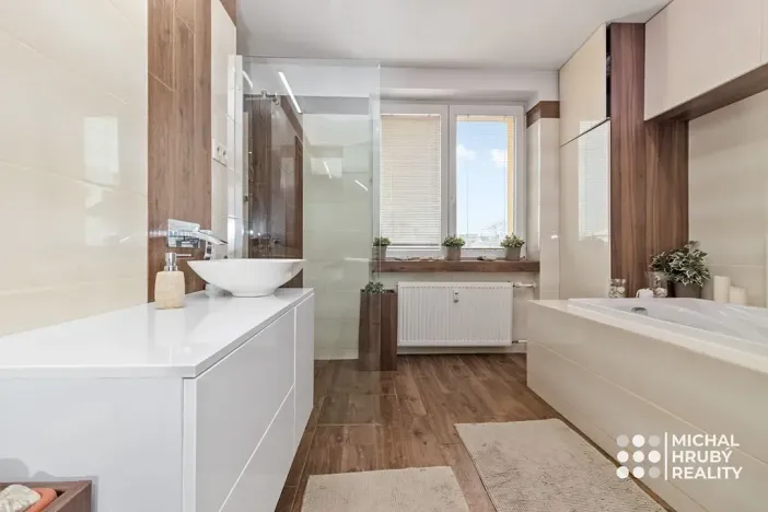 Prodej bytu 2+kk, Ostrava, Vrázova, 79 m2