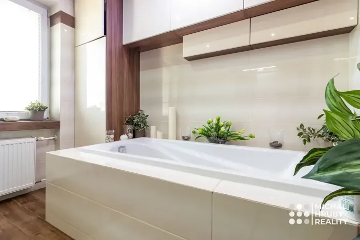 Prodej bytu 2+kk, Ostrava, Vrázova, 79 m2