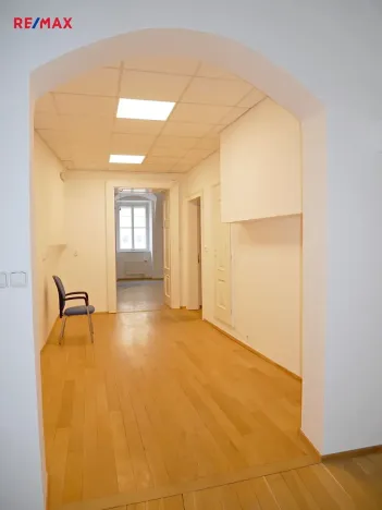 Pronájem obchodního prostoru, Praha - Malá Strana, Karmelitská, 115 m2