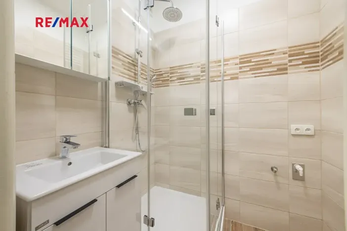 Pronájem bytu 2+1, Praha - Podolí, Podolská, 57 m2