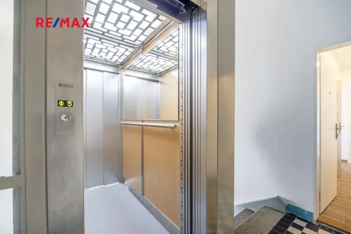 Pronájem bytu 2+1, Praha - Podolí, Podolská, 57 m2