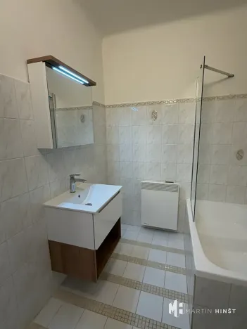 Pronájem bytu 1+kk, Praha - Vinohrady, Hradecká, 26 m2