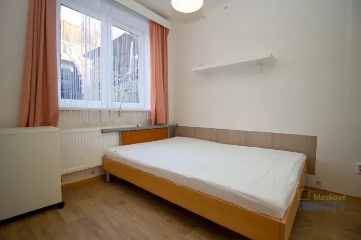 Pronájem bytu 2+kk, Praha - Břevnov, Dusíkova, 34 m2