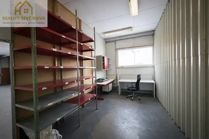 Pronájem skladu, Hradec Králové, Vlčkovická, 100 m2