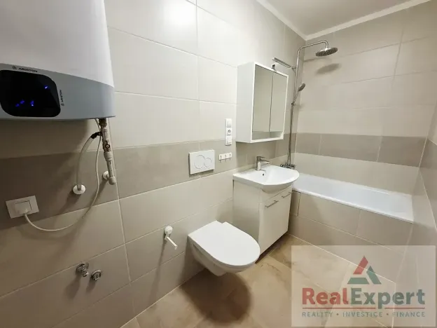 Pronájem bytu 1+kk, Praha - Vinohrady, Máchova, 19 m2