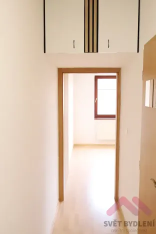 Pronájem bytu 1+kk, Jesenice, Mezi Domy, 36 m2