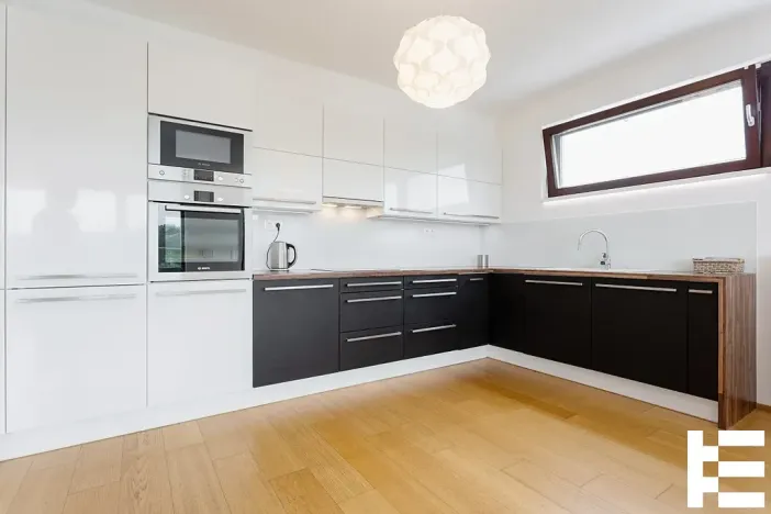 Pronájem bytu 3+kk, Praha - Hloubětín, Nademlejnská, 92 m2
