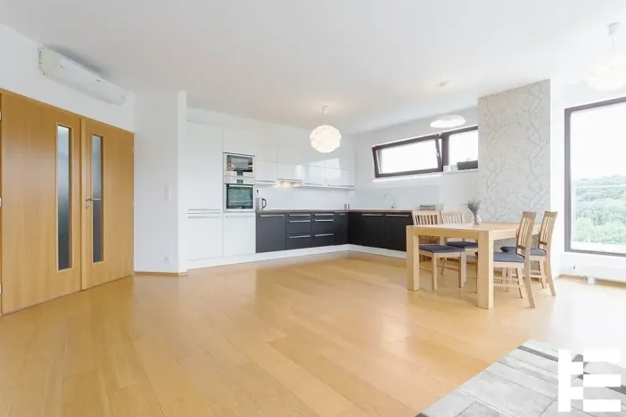 Pronájem bytu 3+kk, Praha - Hloubětín, Nademlejnská, 92 m2