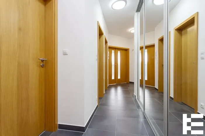 Pronájem bytu 3+kk, Praha - Hloubětín, Nademlejnská, 92 m2