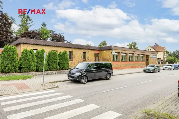 Prodej obchodního prostoru, Čelákovice, Rumunská, 794 m2