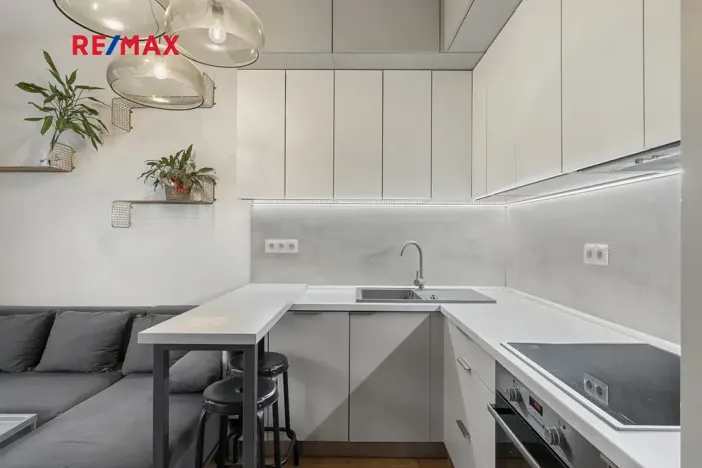 Pronájem bytu 1+kk, Praha - Košíře, Naskové, 33 m2