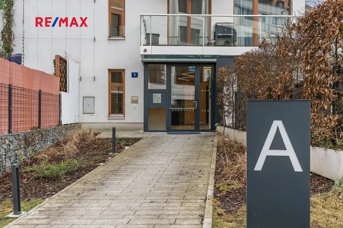 Pronájem bytu 1+kk, Praha - Košíře, Naskové, 33 m2