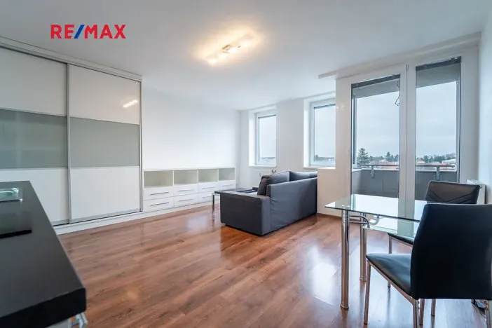 Pronájem bytu 1+kk, Velký Osek, U hřiště, 33 m2