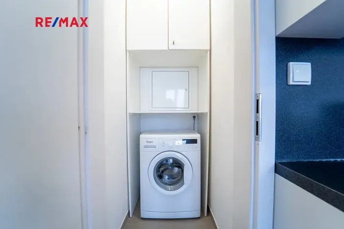 Pronájem bytu 1+kk, Velký Osek, U hřiště, 33 m2