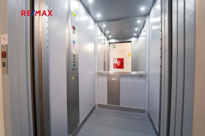 Pronájem bytu 1+kk, Velký Osek, U hřiště, 33 m2