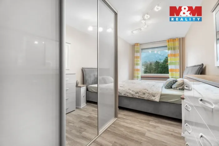 Prodej bytu 4+1, Chlumec, Vyklická, 99 m2